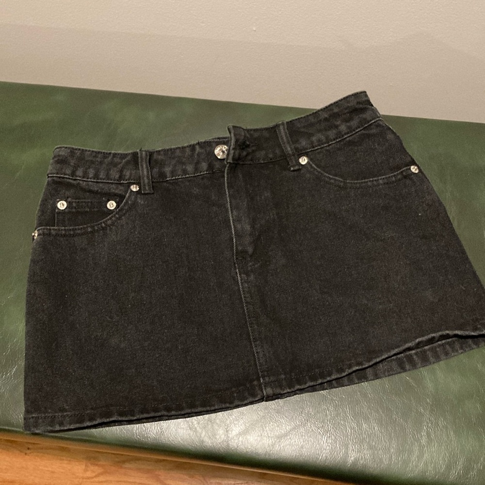 Edikted Spencer Low Rise Denim Micro Skirt. New w/o tags